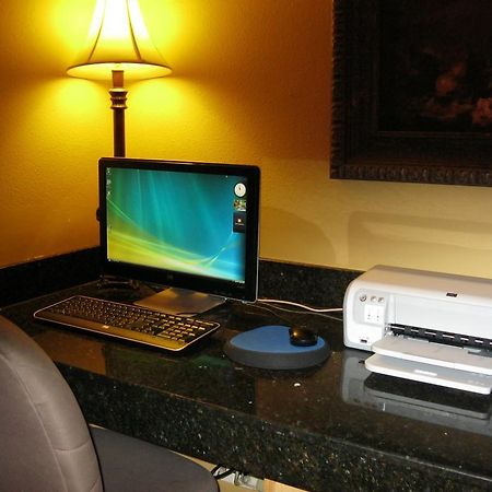 Chisholm Suite Hotel Duncan Room photo