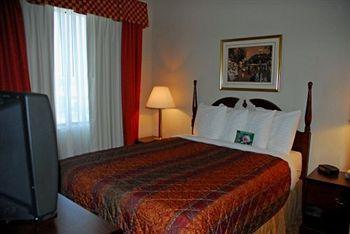 Chisholm Suite Hotel Duncan Exterior photo