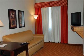 Chisholm Suite Hotel Duncan Exterior photo