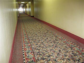 Chisholm Suite Hotel Duncan Exterior photo
