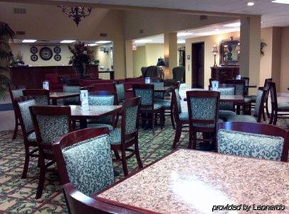 Chisholm Suite Hotel Duncan Exterior photo