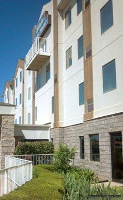 Chisholm Suite Hotel Duncan Exterior photo