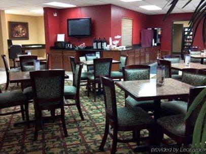 Chisholm Suite Hotel Duncan Exterior photo